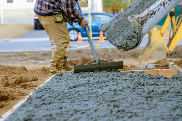Best Concrete Walkway Installation  in Country Club Hls, IL